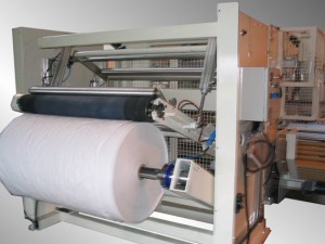 Unwinder with bobbin lifting facility